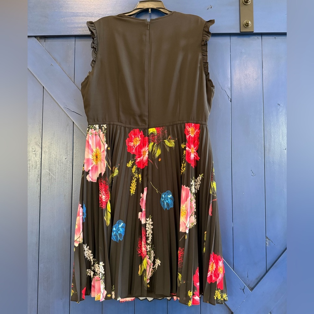 Ted Baker Black Floral “Berry Sundae” dress, size 10/12 (4) - Picture 3 of 6
